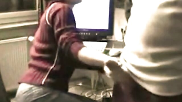 Asiatique amène l'homme à sex en streaming gratuit l'orgasme avec ses mains