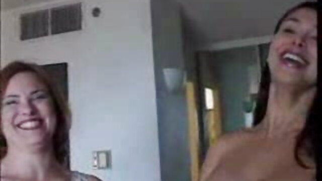 Grosse fille insère une bite en porno en nouvelle caledonie caoutchouc dans sa chatte devant une webcam